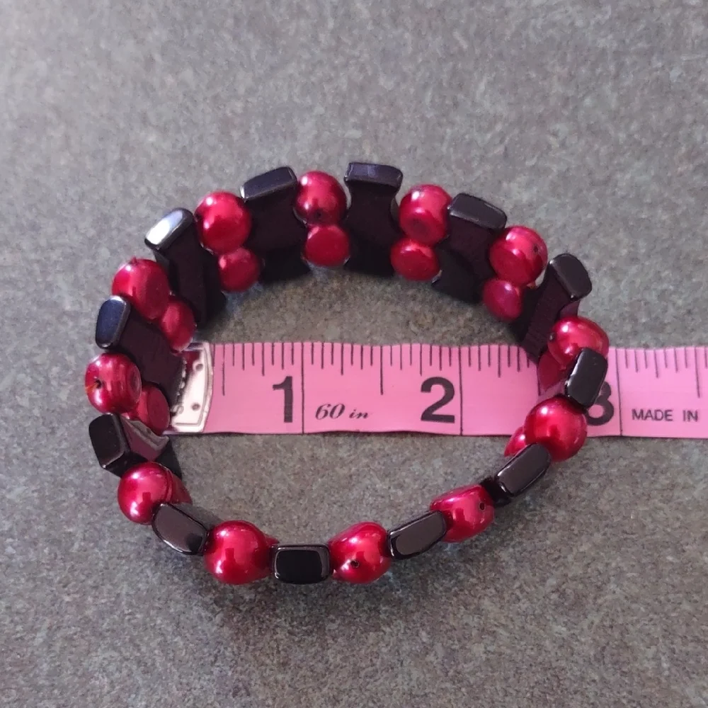 Elegant Black and Red Beaded Stretch Bracelet